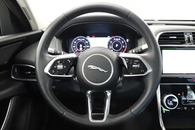 Jaguar Xe view 13