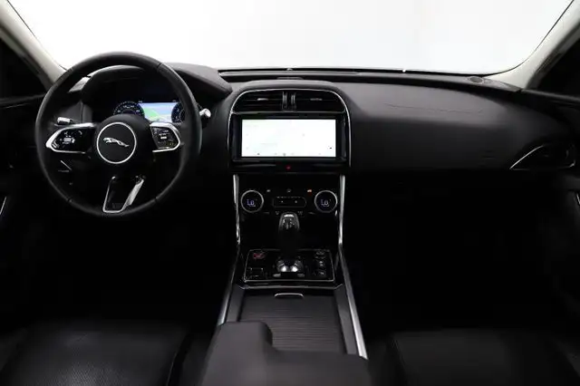 Jaguar Xe view 15