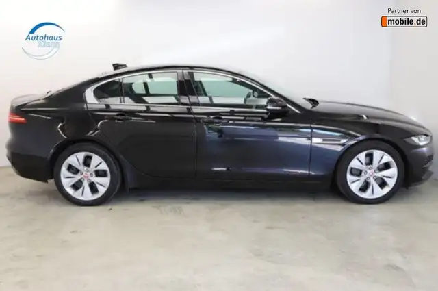 Jaguar Xe view 4