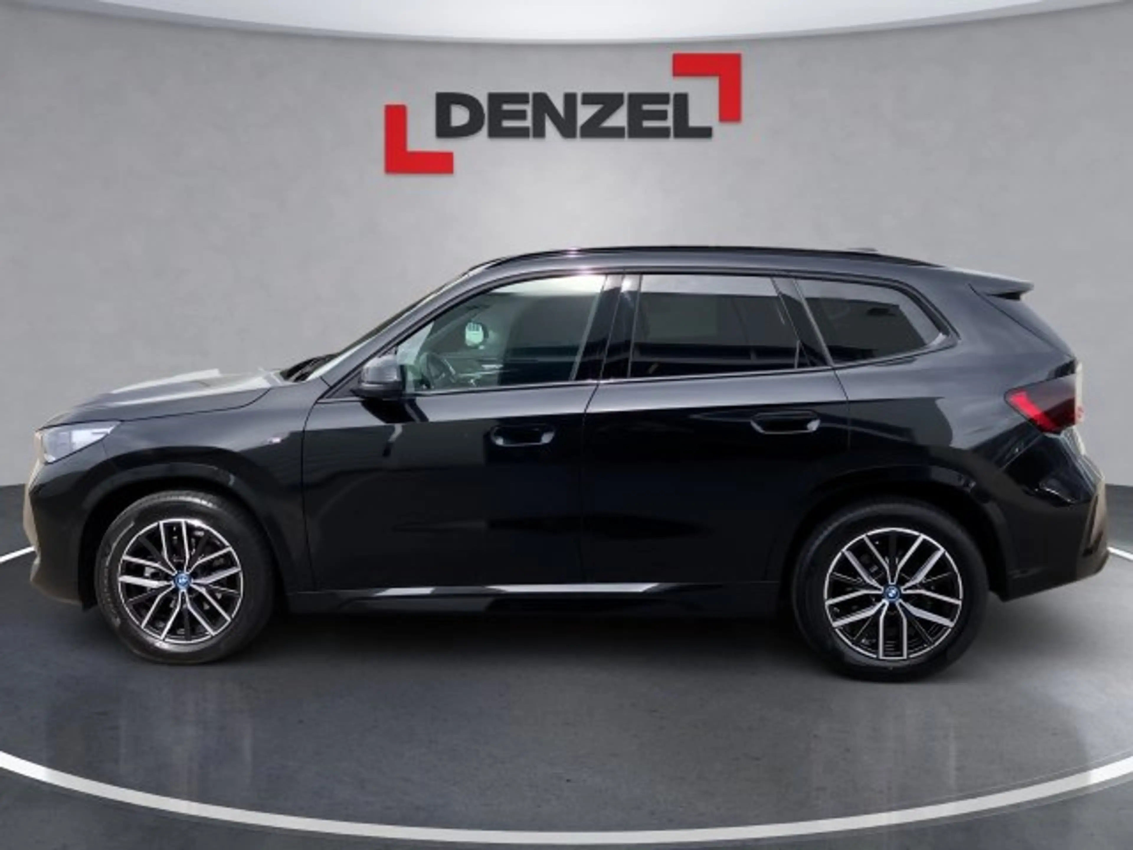 BMW iX1 eDrive20 U11 — photo 2