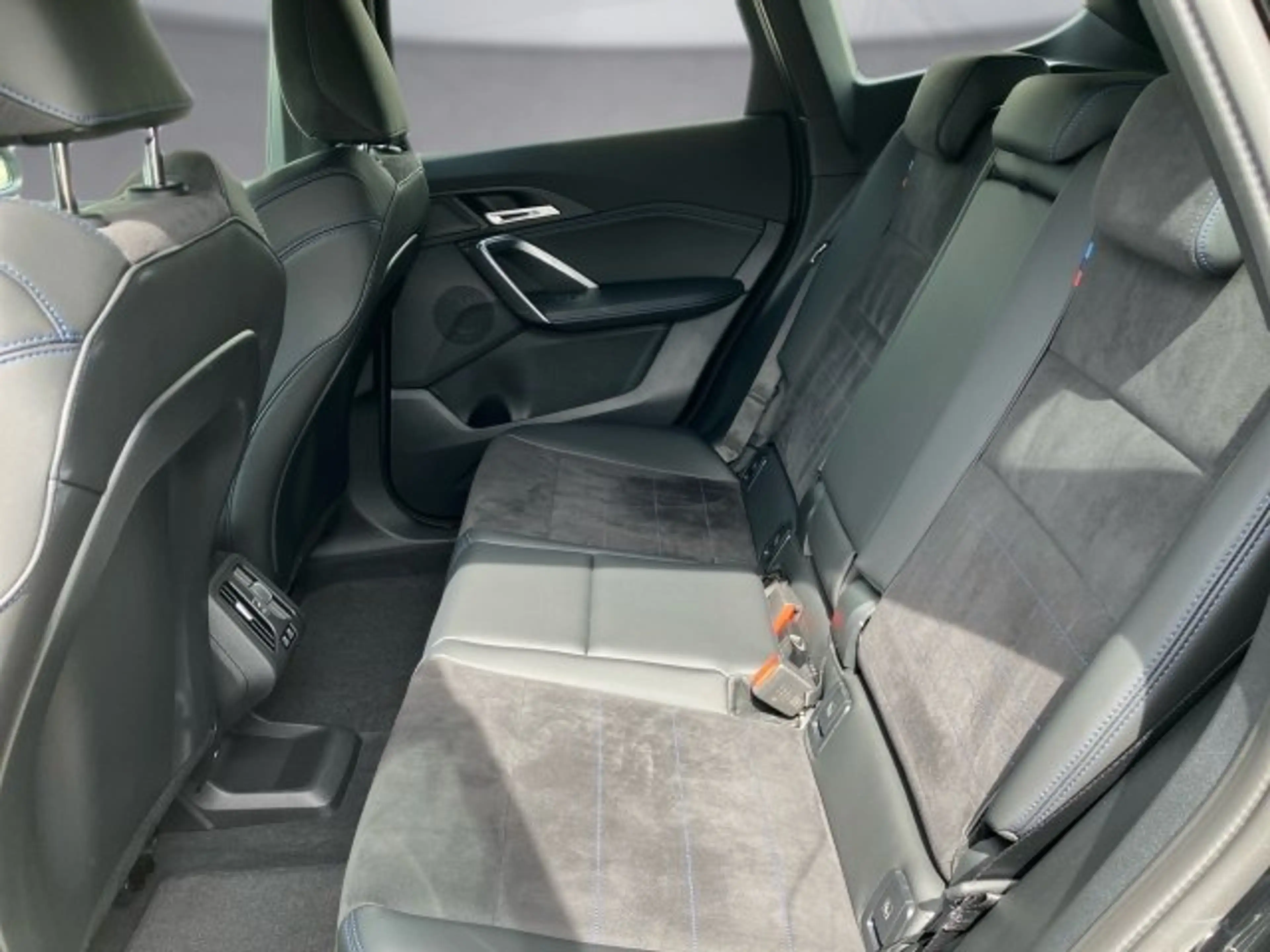 BMW iX1 eDrive20 U11 — photo 12