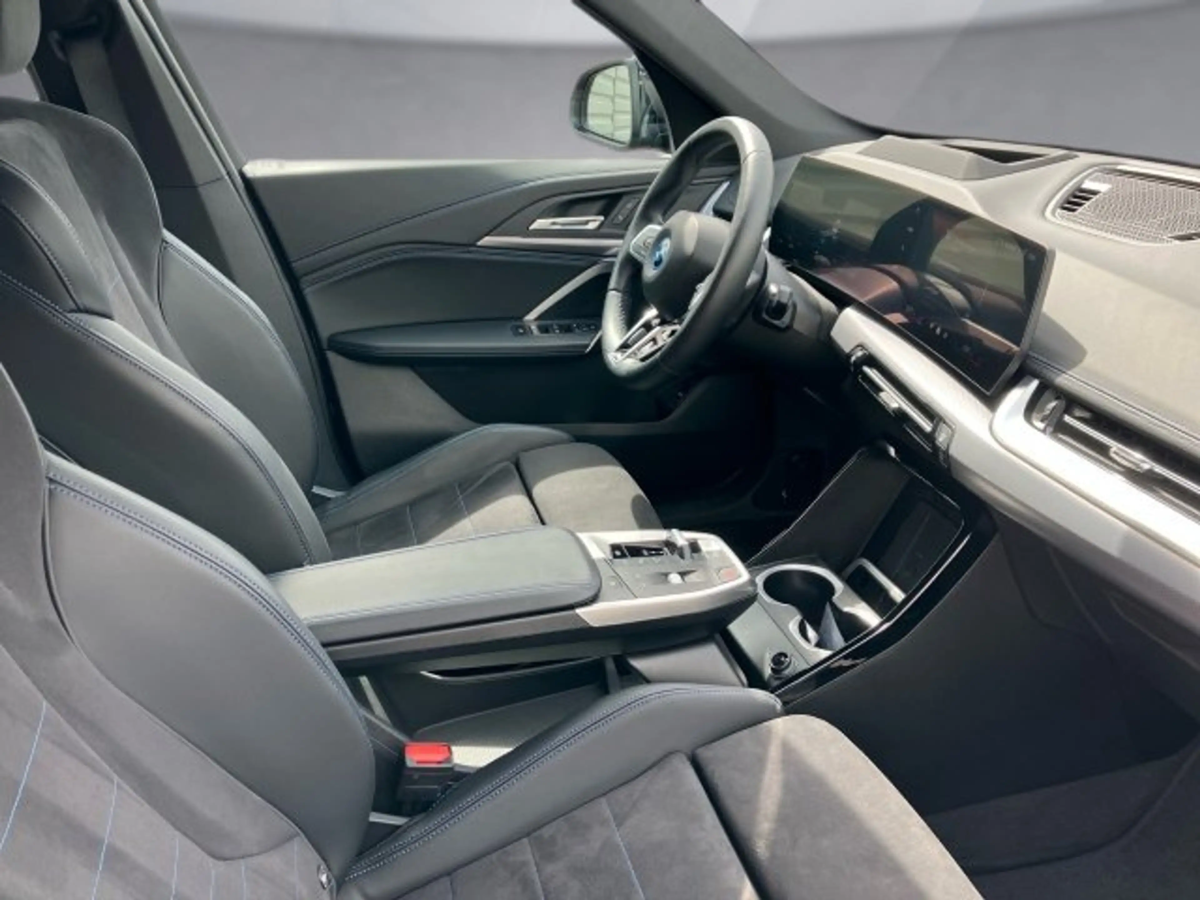 BMW iX1 eDrive20 U11 — photo 11