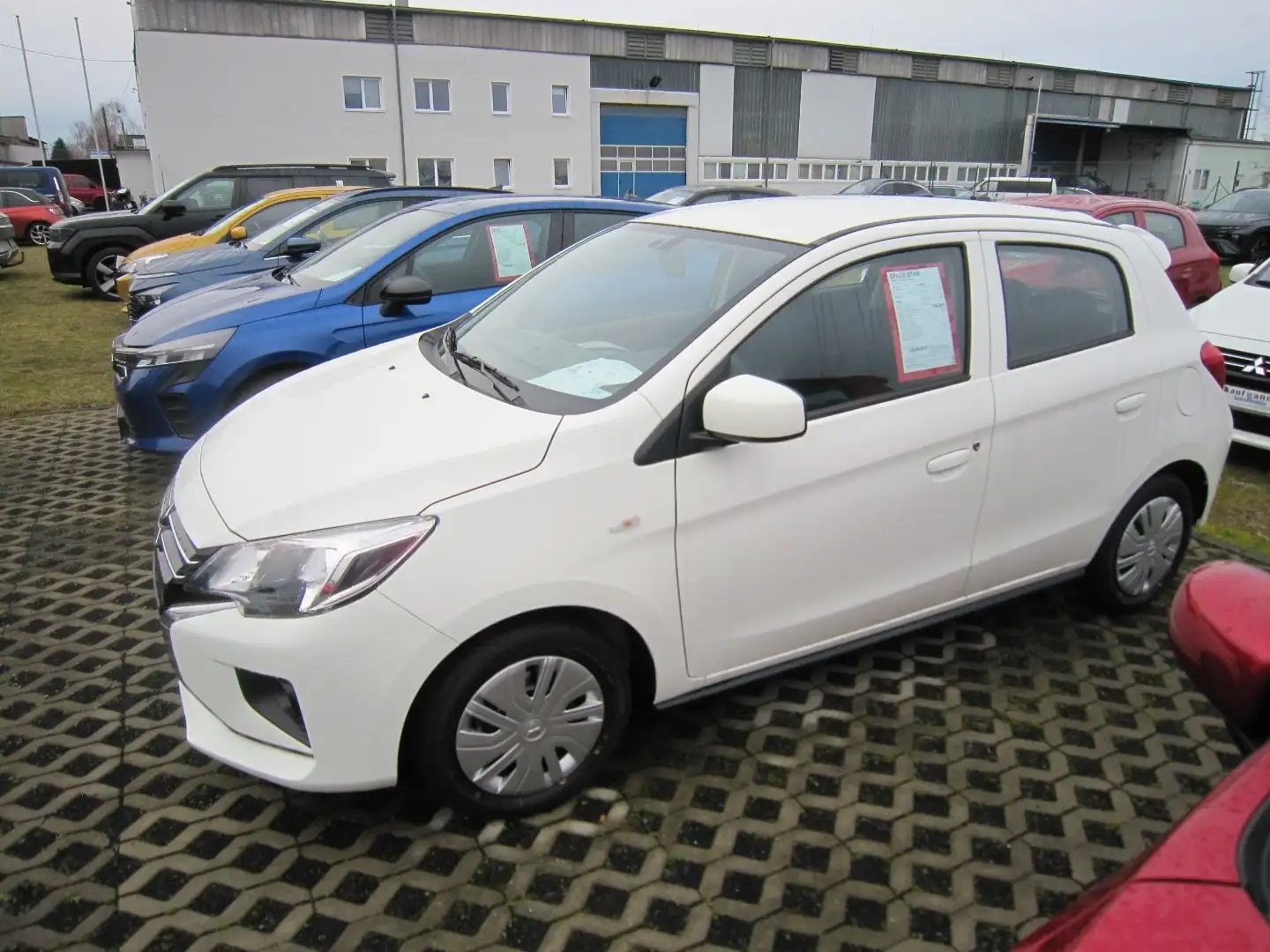 Mitsubishi Space Star BASIS 1.2 MIVEC 5-Gang Wit - 2