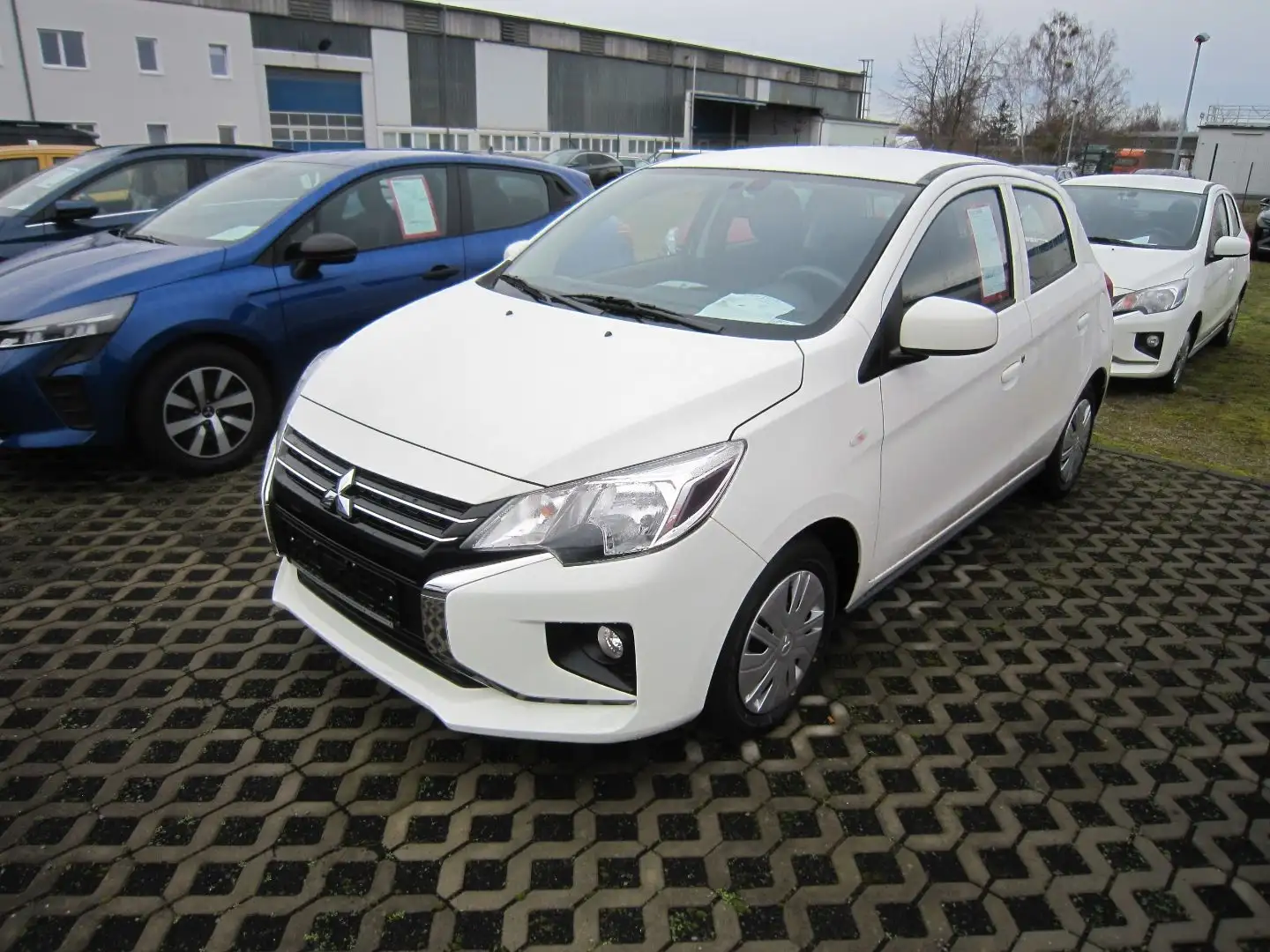 Mitsubishi Space Star BASIS 1.2 MIVEC 5-Gang Wit - 1