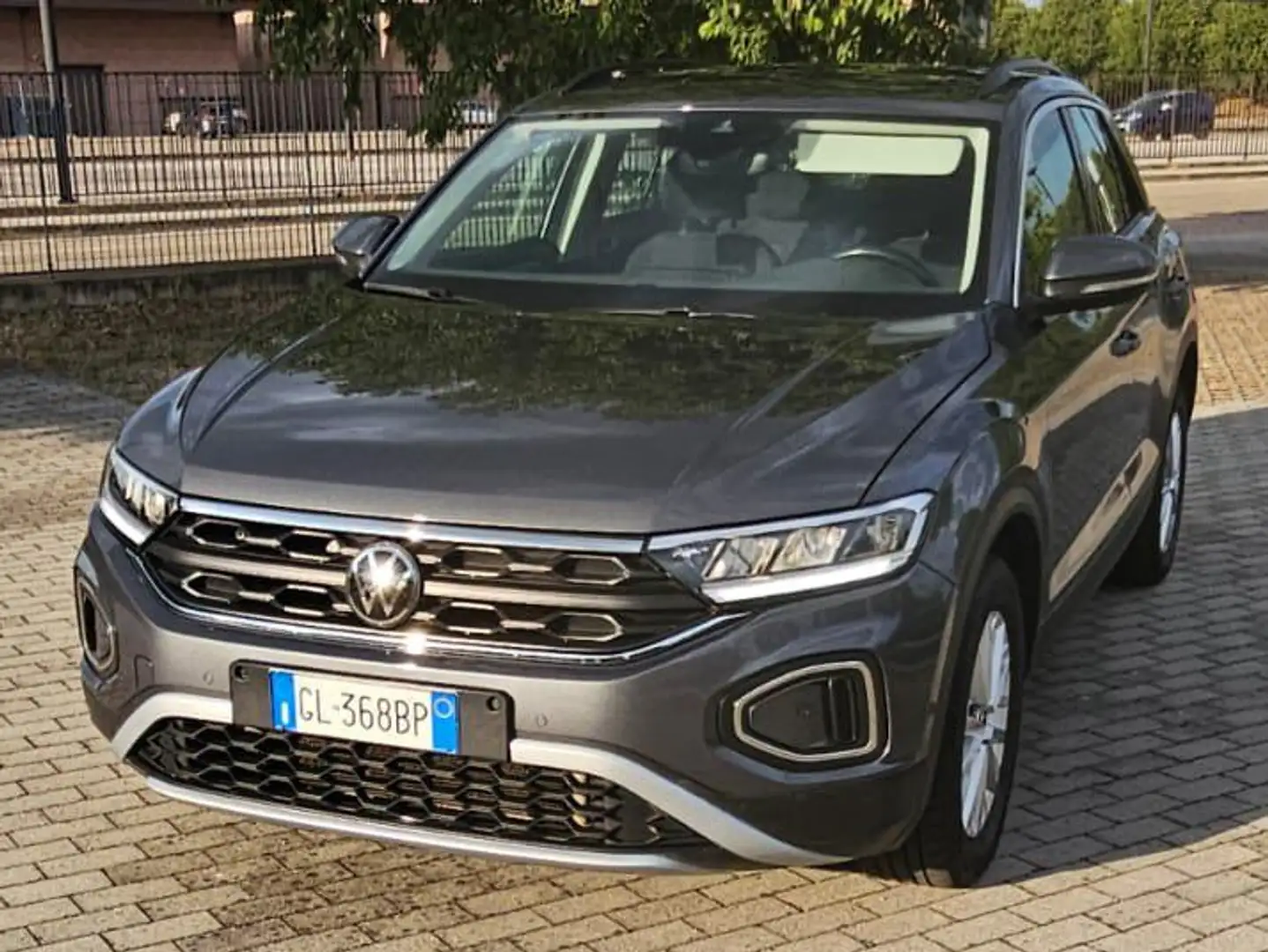 Volkswagen T-Roc 2022 T-Roc 1.0 tsi Life 110cv Gris - 1