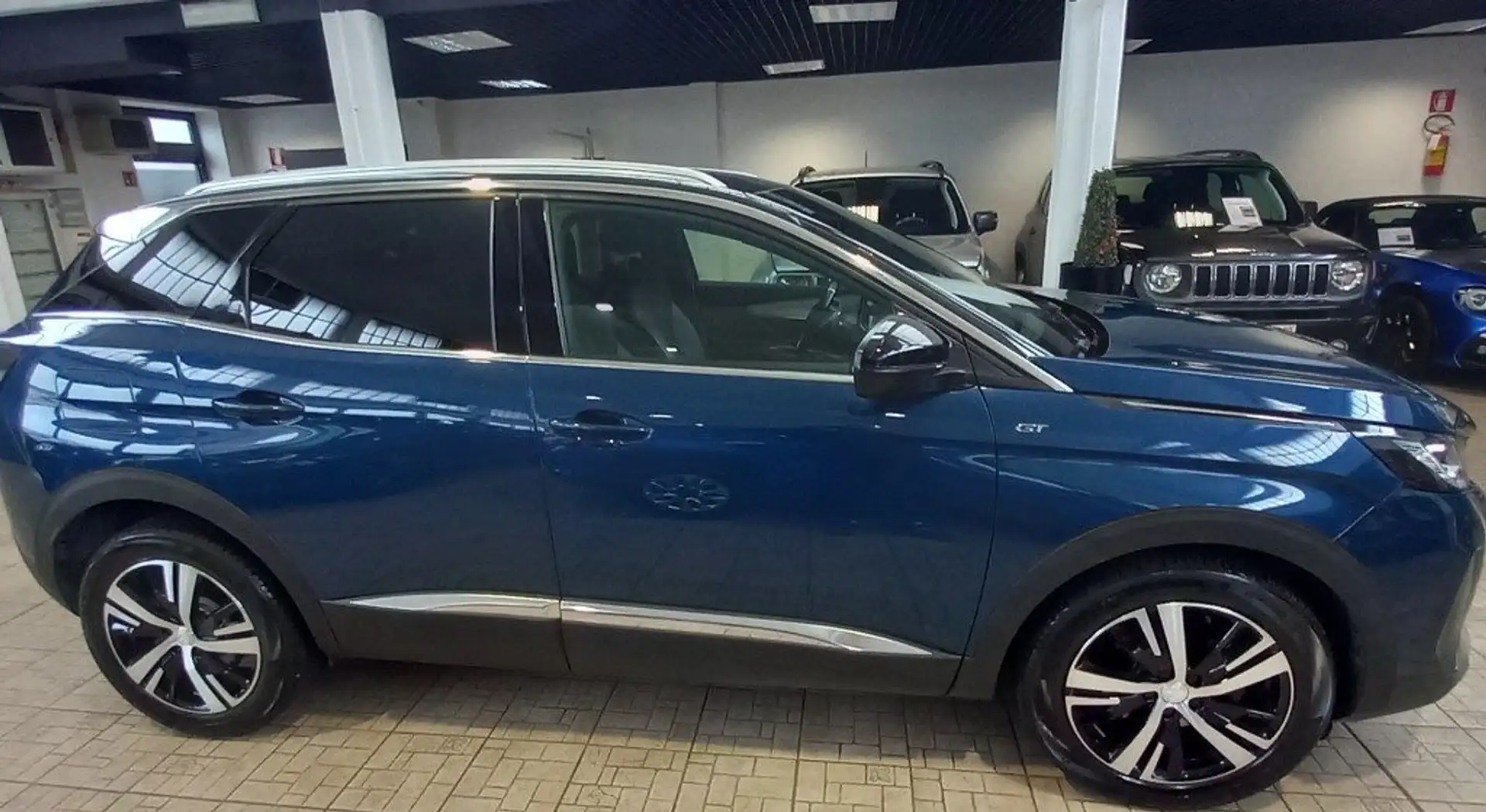 Peugeot 3008 1.2 130 S&S EAT8 GT Bleu - 2