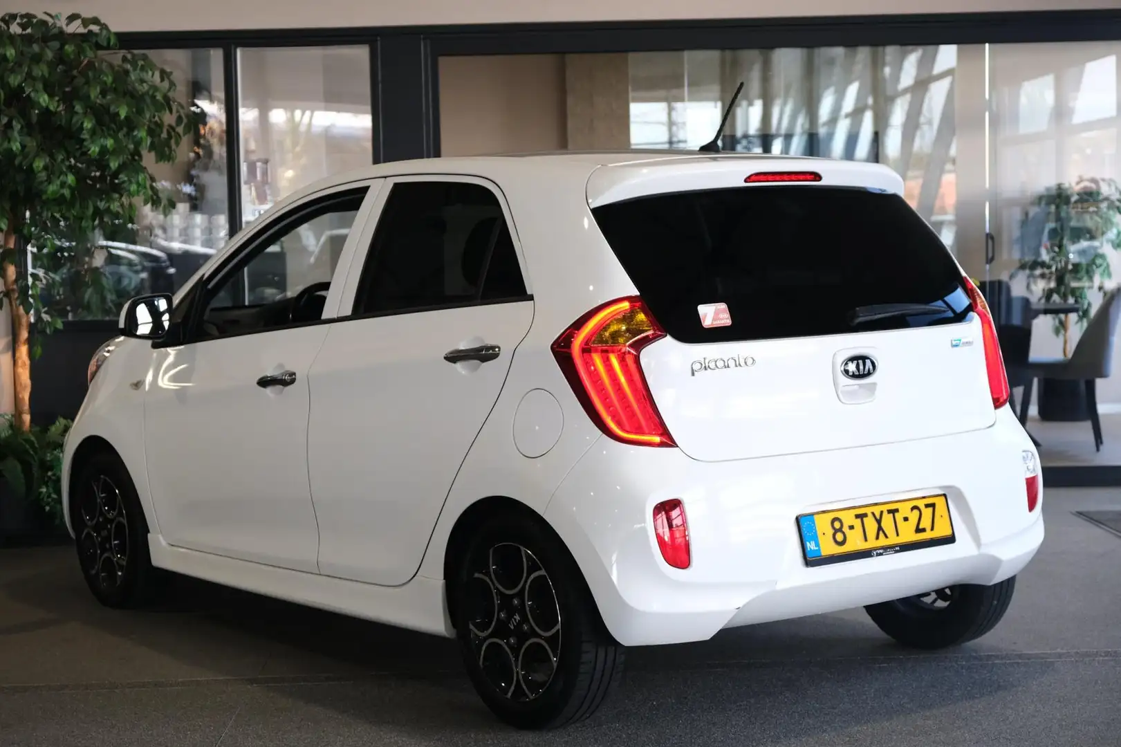 Kia Picanto 1.0 CVVT World Cup Ed. 5drs airco LM velg MF-Stuur Wit - 2