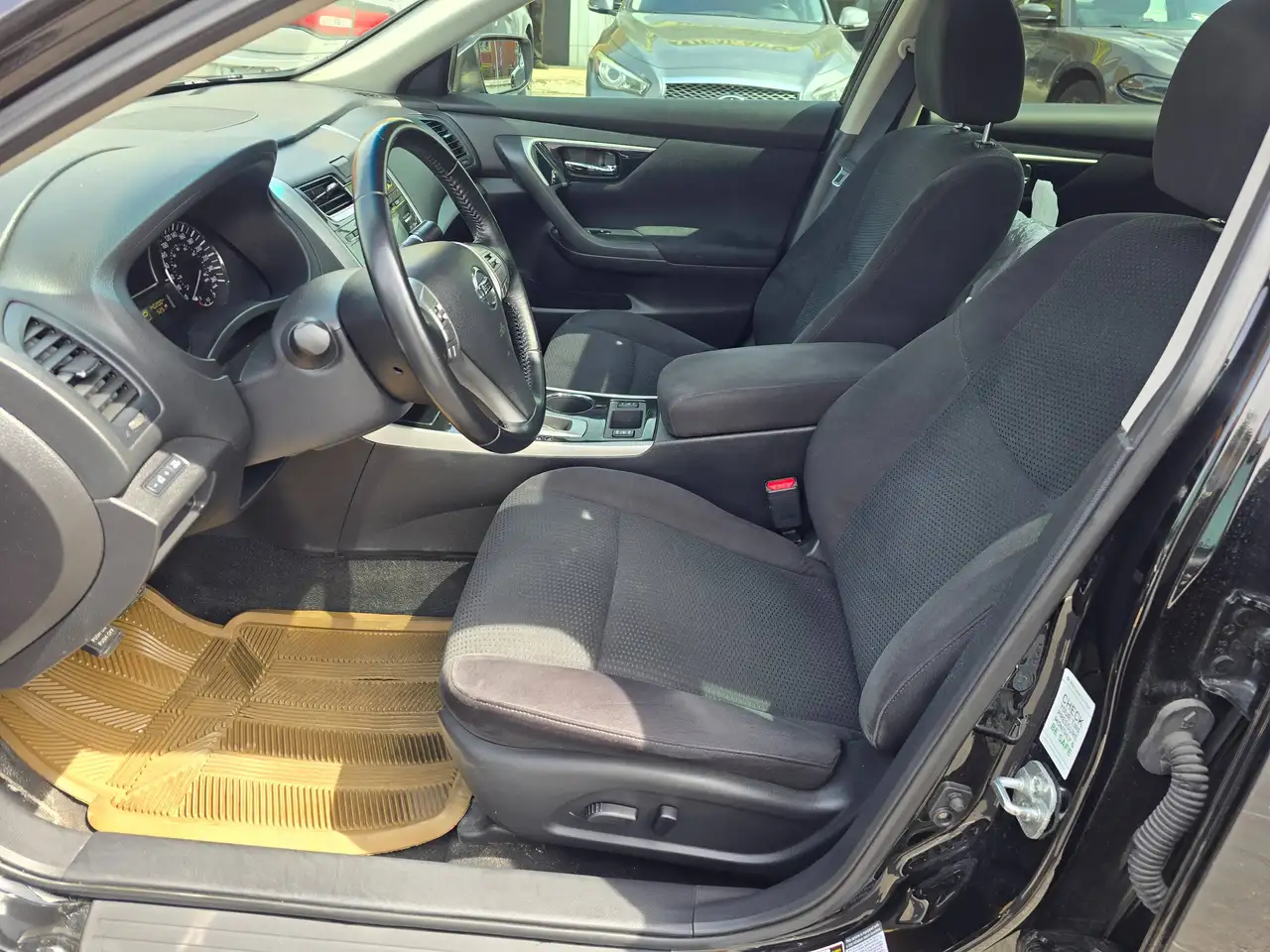 Nissan Altima снимка Nissan Altima