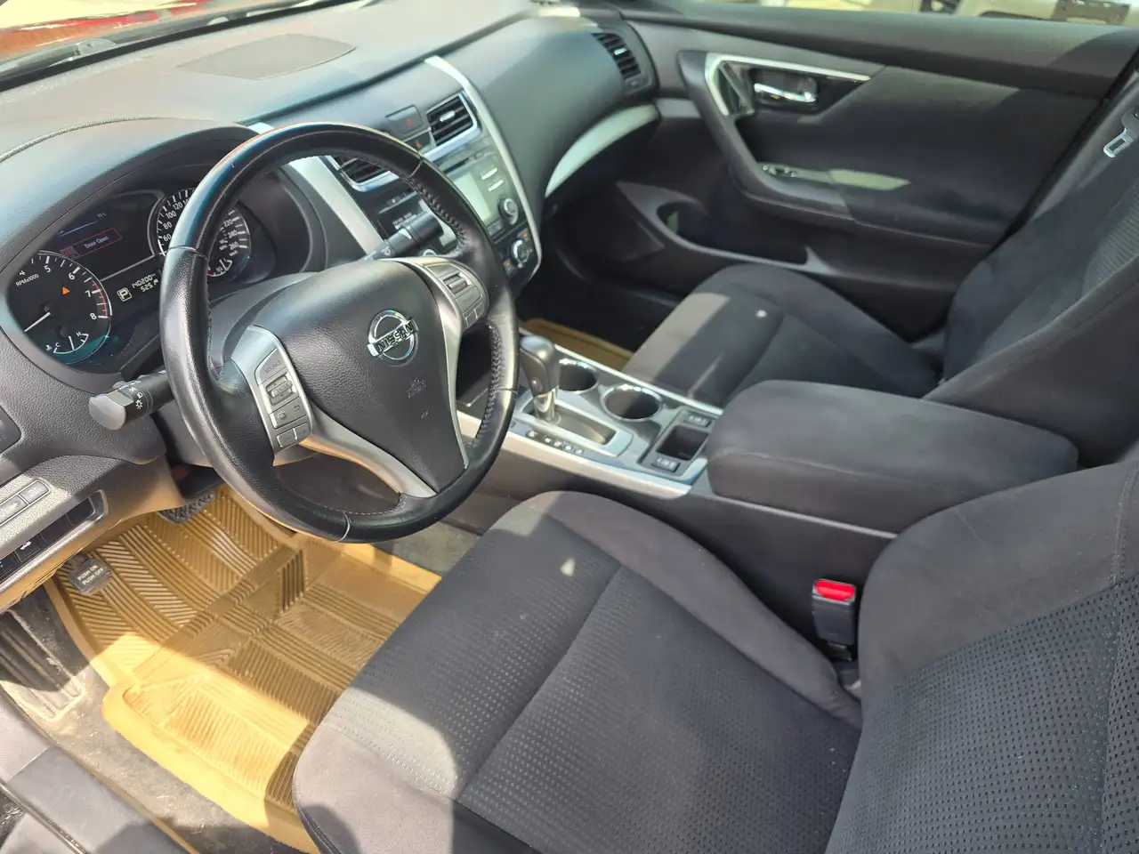 Nissan Altima снимка Nissan Altima