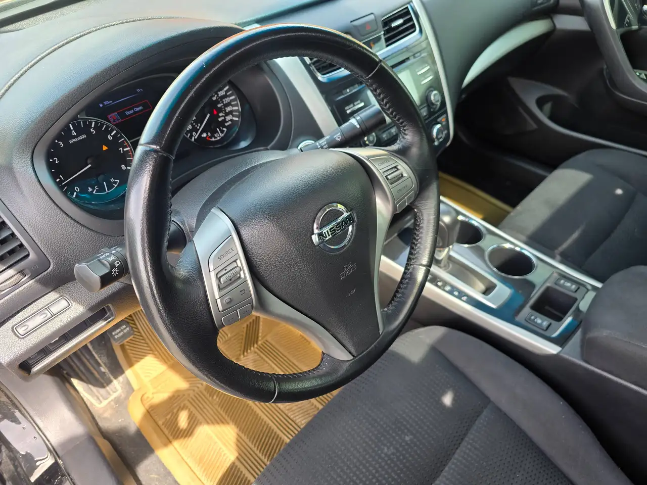 Nissan Altima снимка Nissan Altima