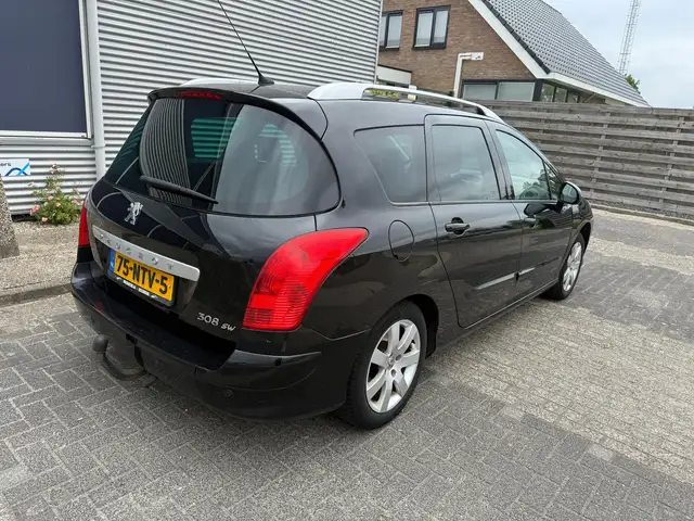 Peugeot 308 view 4
