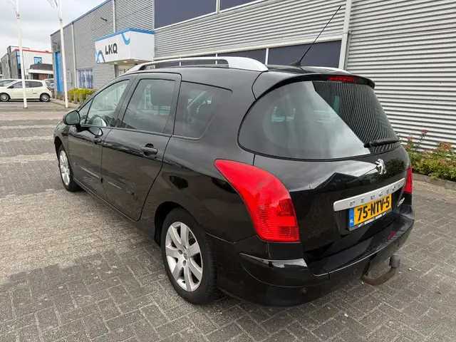 Peugeot 308 view 3