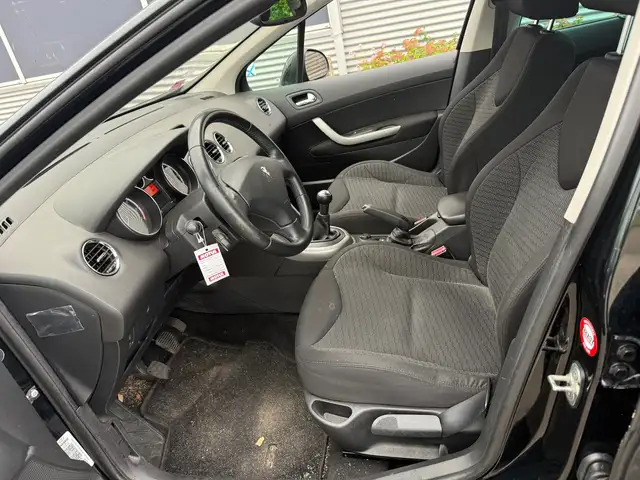 Peugeot 308 view 5