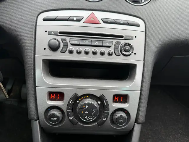 Peugeot 308 view 11
