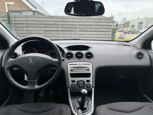 Peugeot 308 view 6