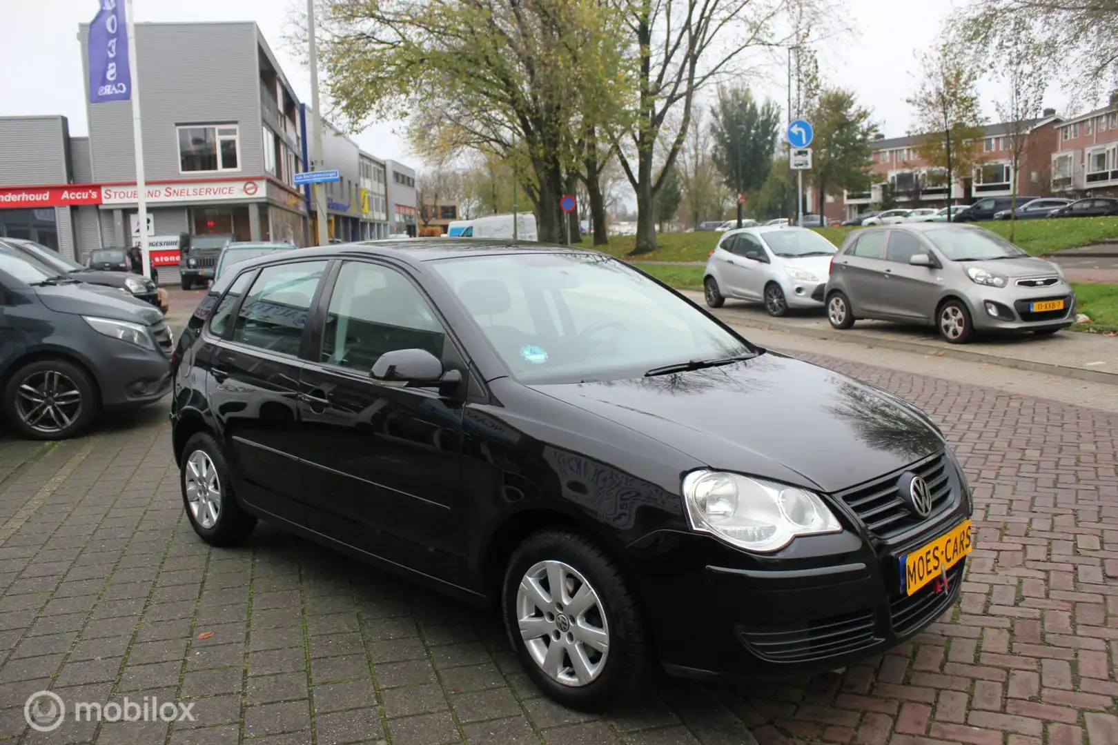 Volkswagen Polo 1.4-16V Trendline Negro - 2