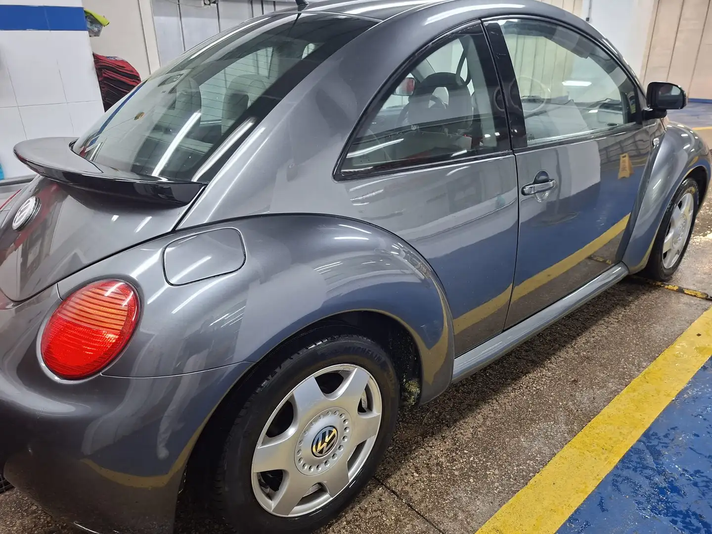 Volkswagen Beetle Beetle 2.0 Gris - 2