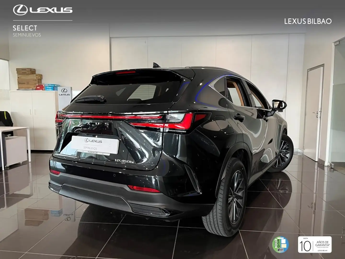 Lexus NX 450h+ Premium+ 4WD Чорний - 2