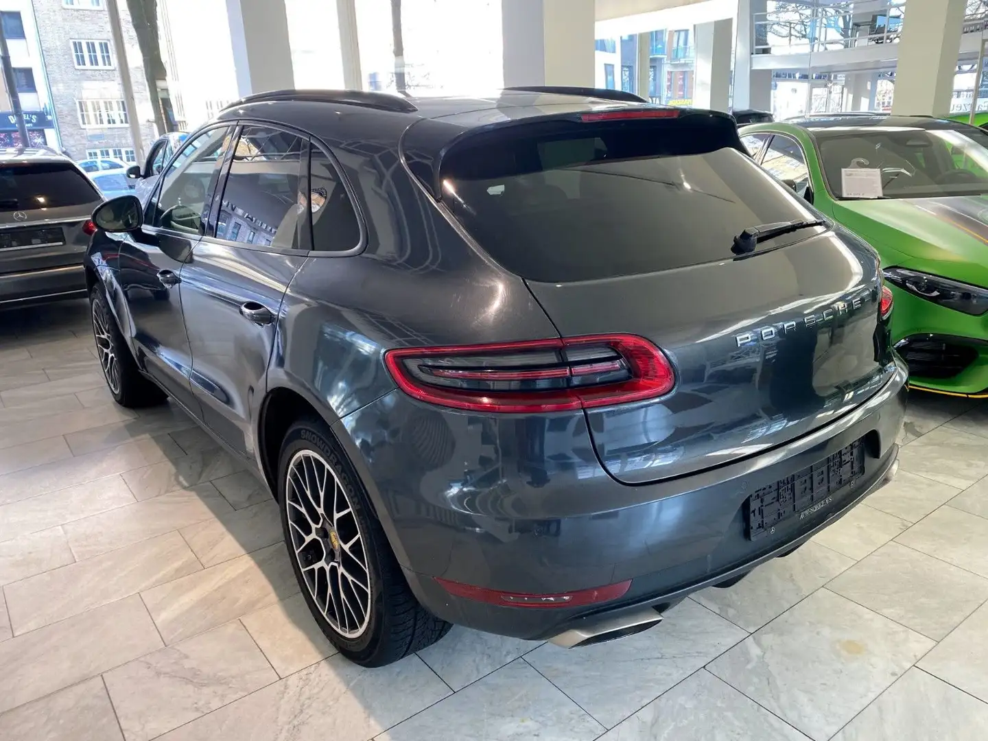 Porsche Macan 2.0 PDK/Pano/Navi/RFK/LM20/Bose Grau - 2