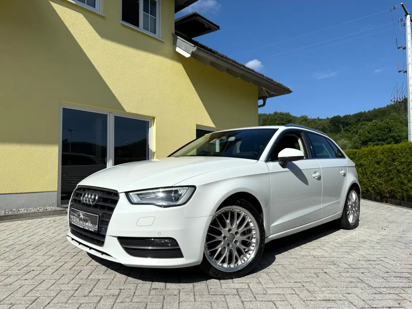Audi A3 Sportback 2.0 TDI Ambition-Navi-Xenon-AHK Blanc - 2
