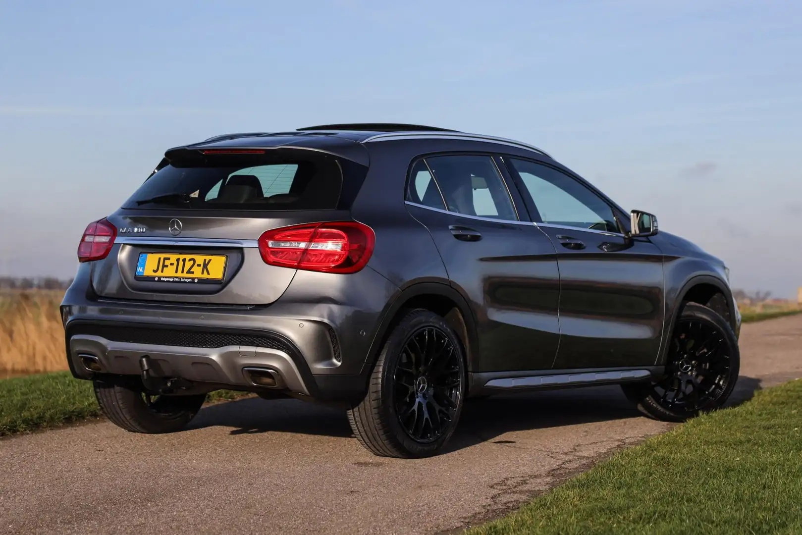 Mercedes-Benz GLA 180 AMG ✅ Pano ✅ Xenon ✅ Sportstoelen Grijs - 2