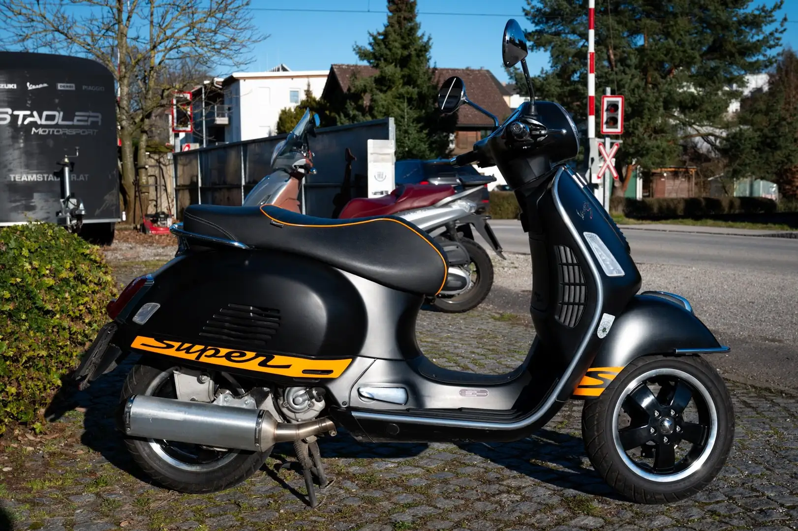 Vespa GTS 125 Negro - 1