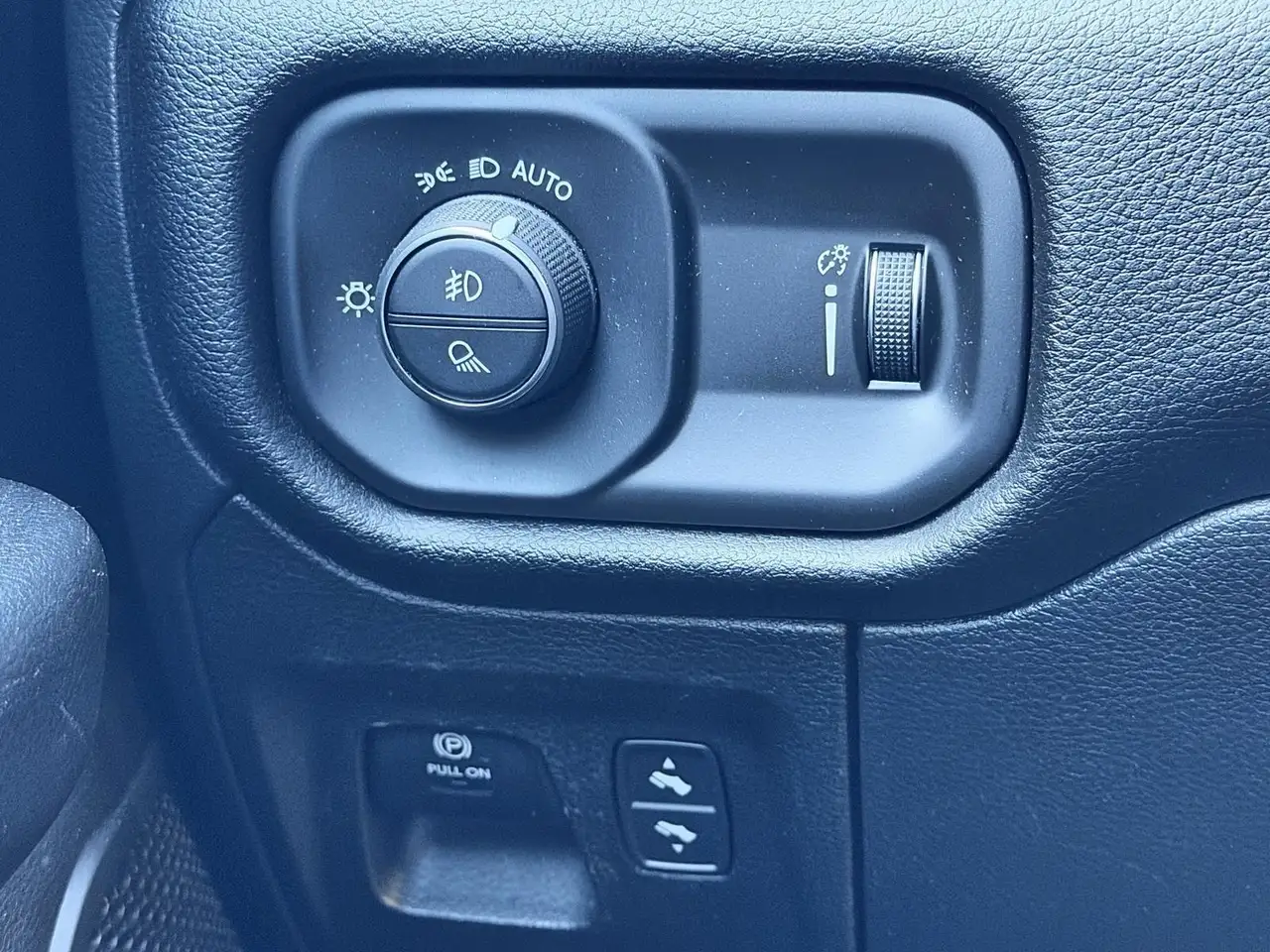 RAM 1500 снимка RAM 1500