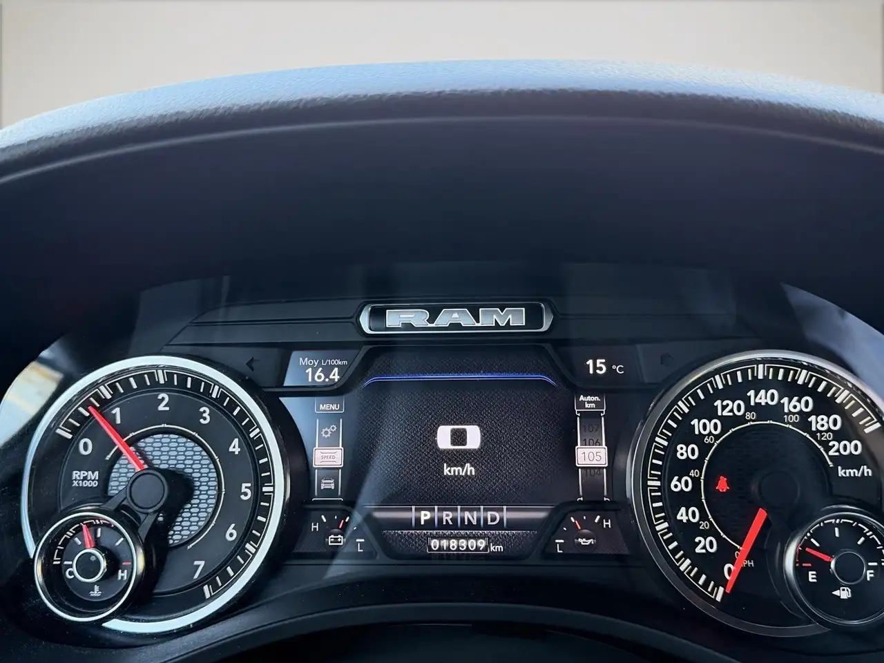 RAM 1500 снимка RAM 1500