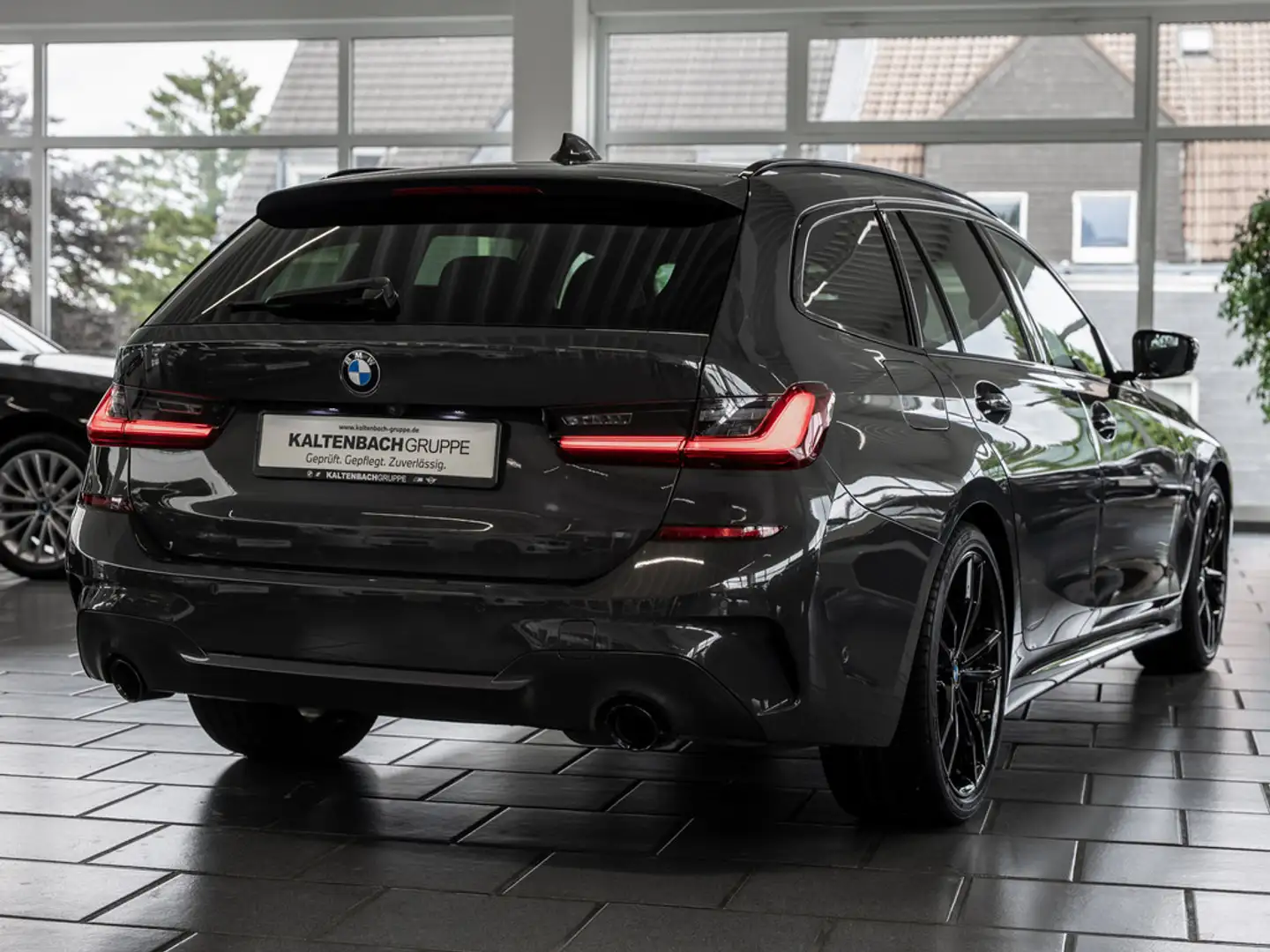 BMW 320 d Touring M-Sportpaket PANO LED ACC W-LAN Gris - 2