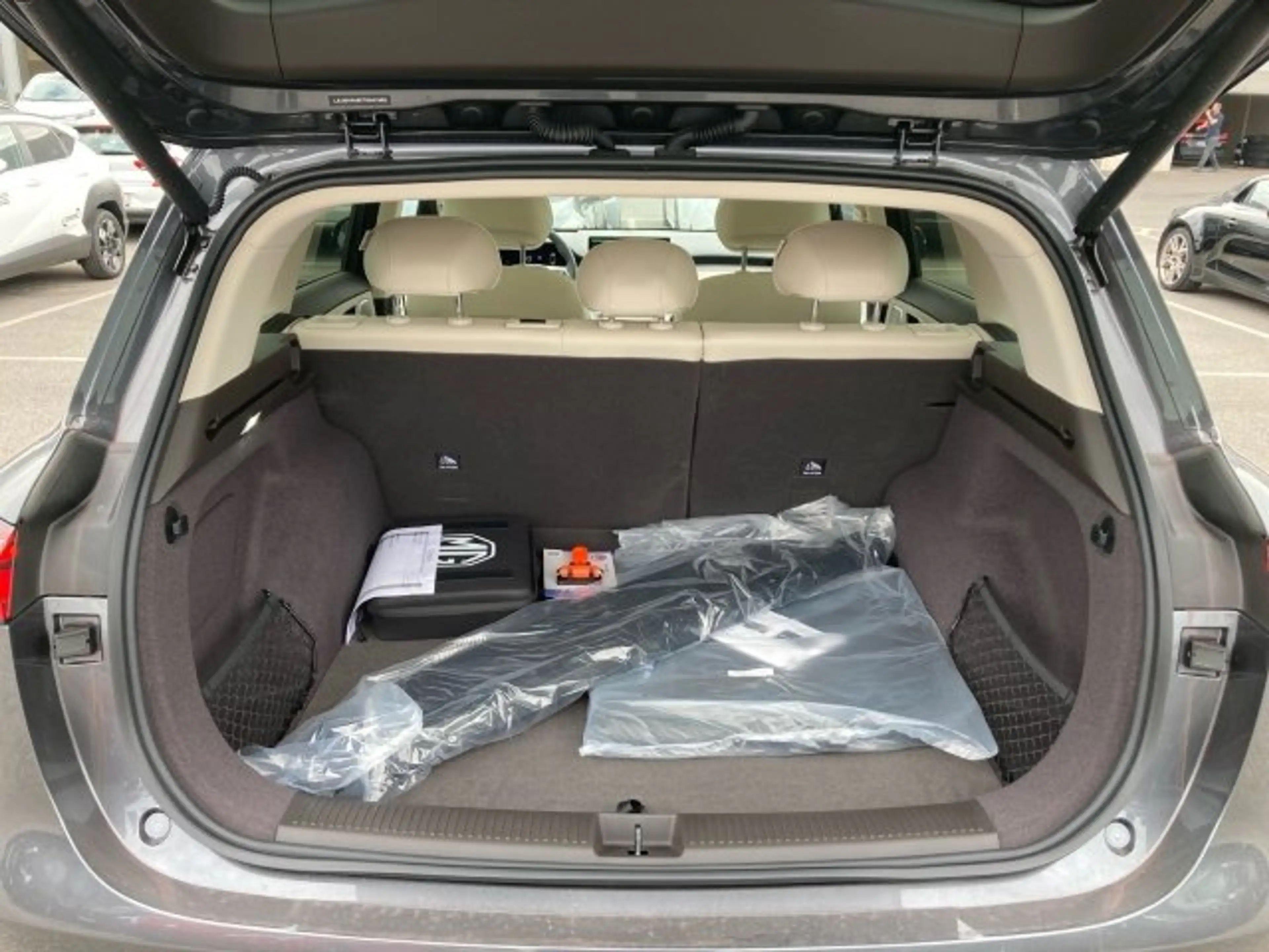 MG MGS6 EV S6 Luxury 2WD 77kwh/180kw Österreich Paket — photo 13