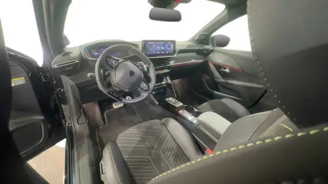 Peugeot 208 view 7