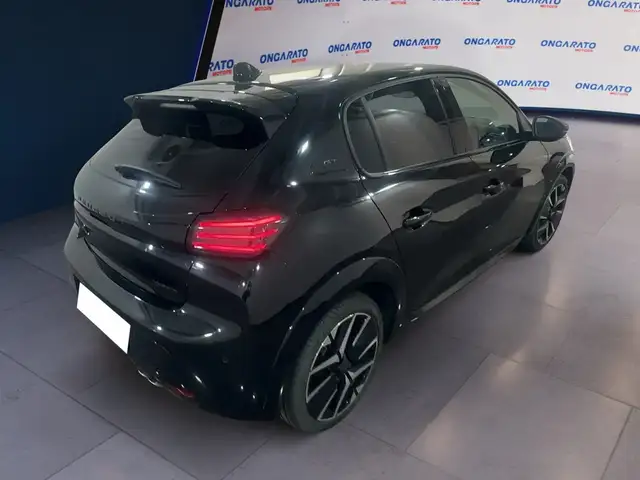 Peugeot 208 view 4