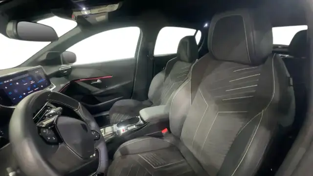 Peugeot 208 view 9