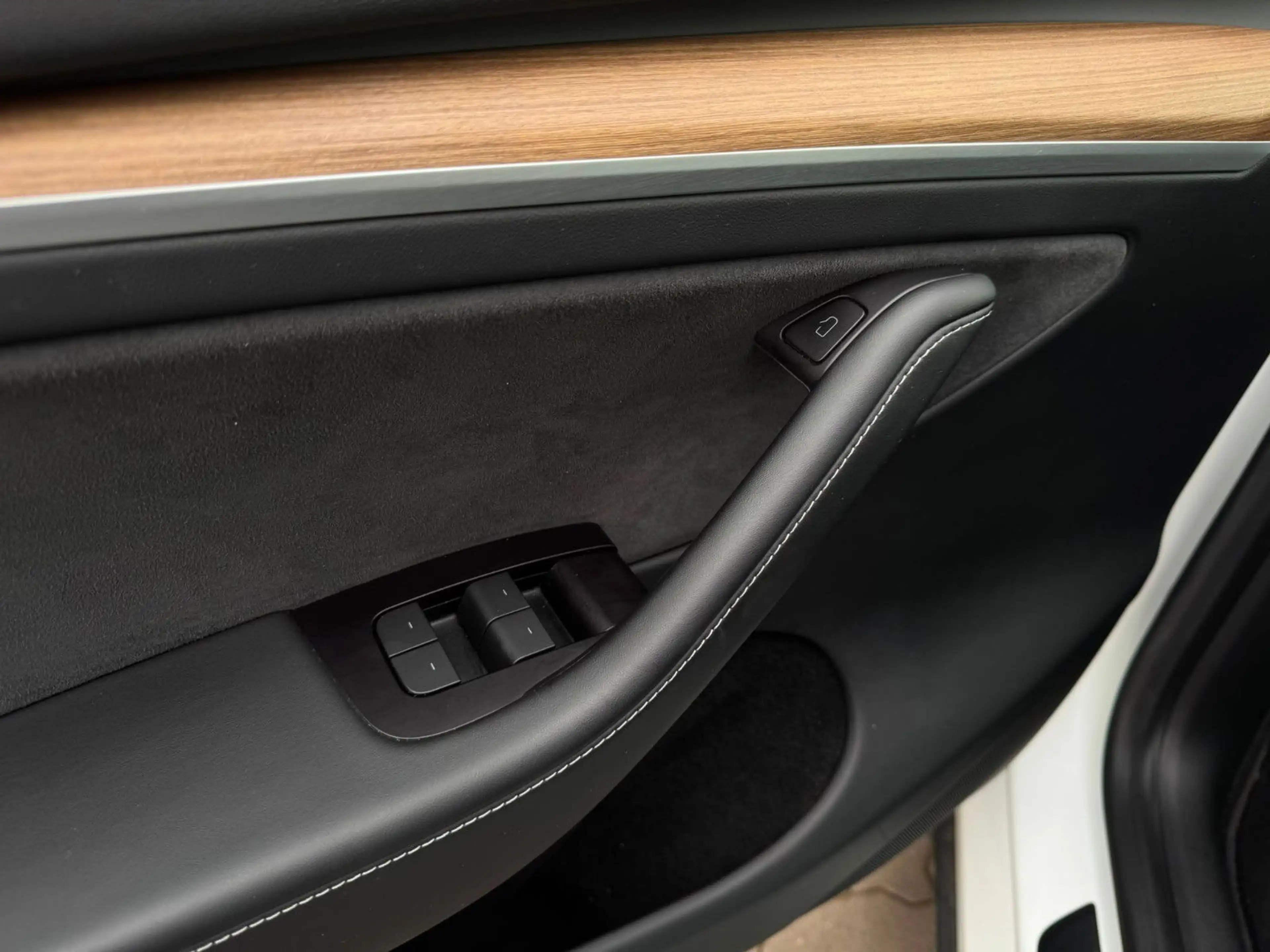 Tesla Model Y RWD Matrix LED Leder FSD SOH 95 — photo 14