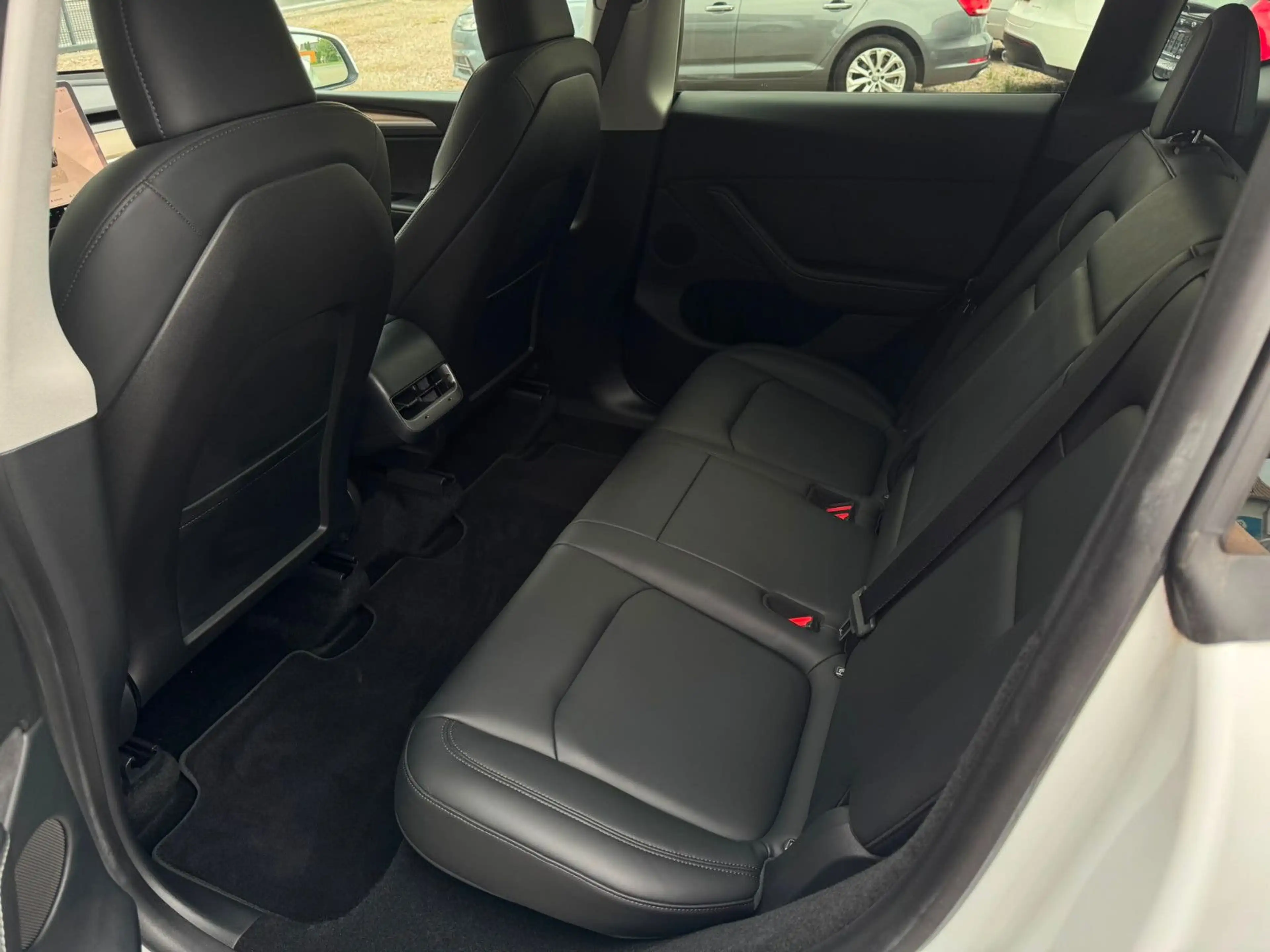 Tesla Model Y RWD Matrix LED Leder FSD SOH 95 — photo 6