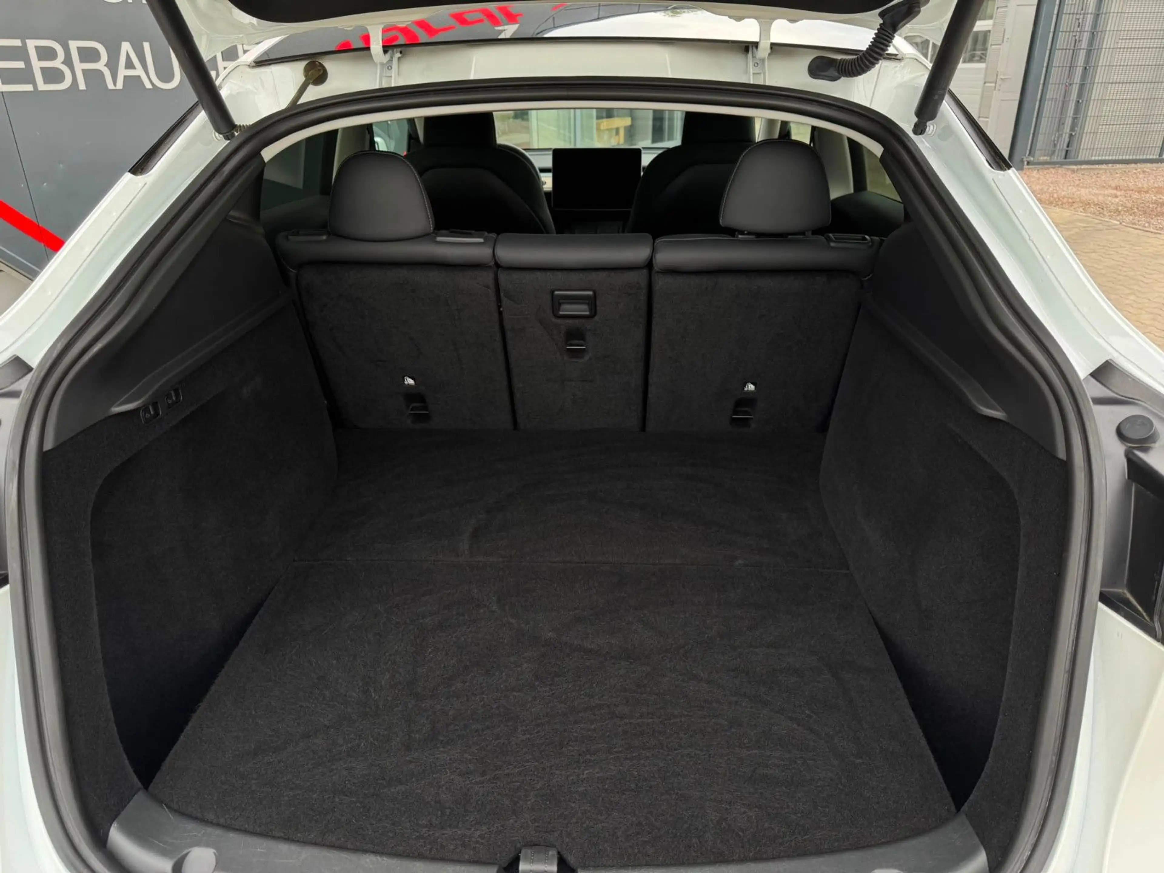 Tesla Model Y RWD Matrix LED Leder FSD SOH 95 — photo 8