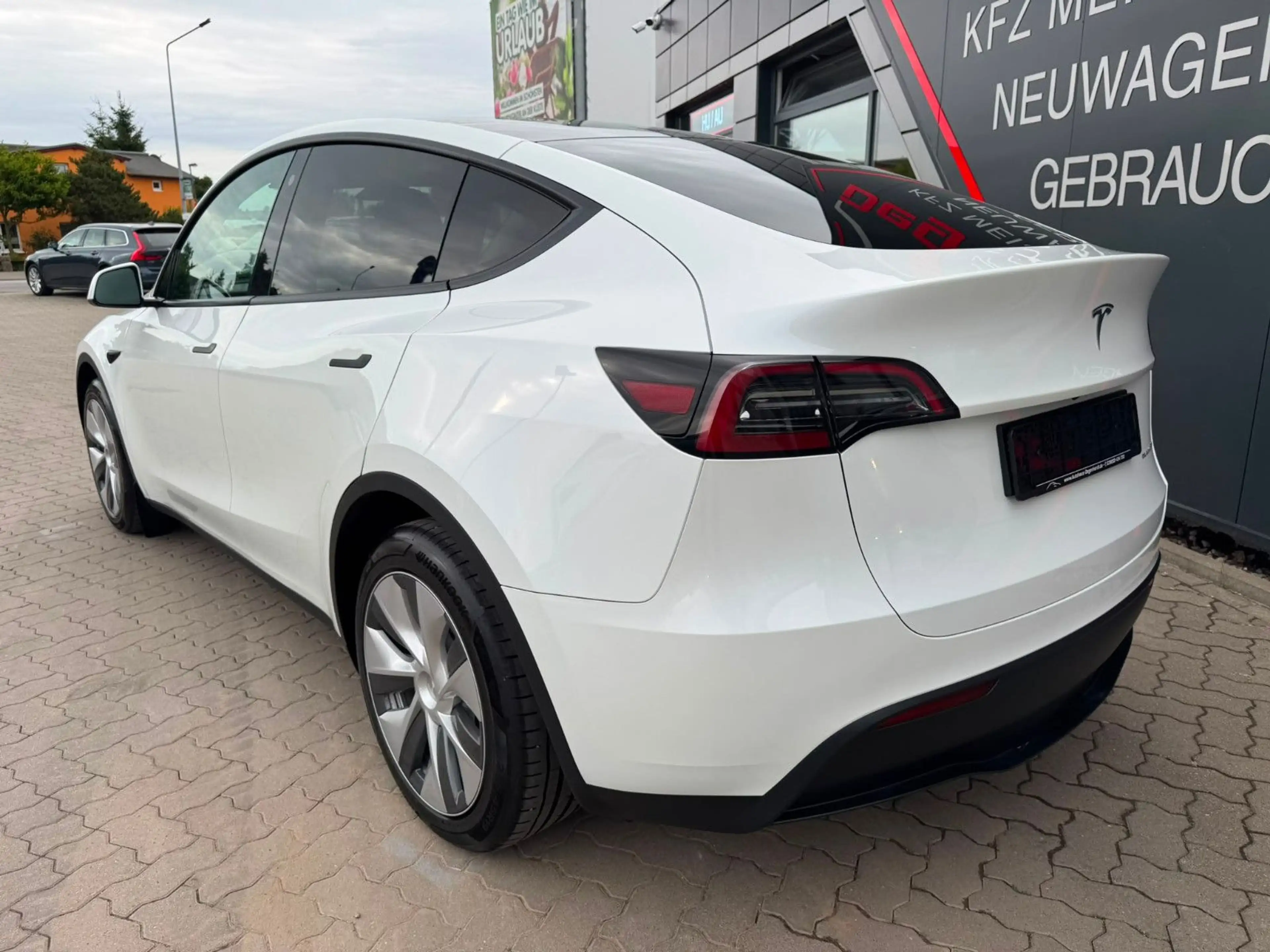 Tesla Model Y RWD Matrix LED Leder FSD SOH 95 — photo 7