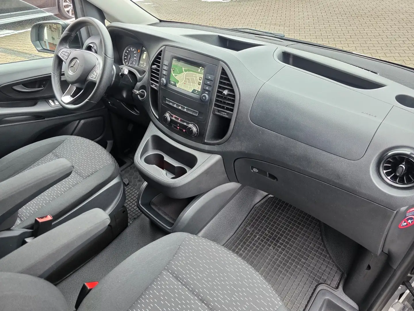 Mercedes-Benz Vito Tourer 116 CDI Edition lang/Automatik/8Sitz Silber - 2