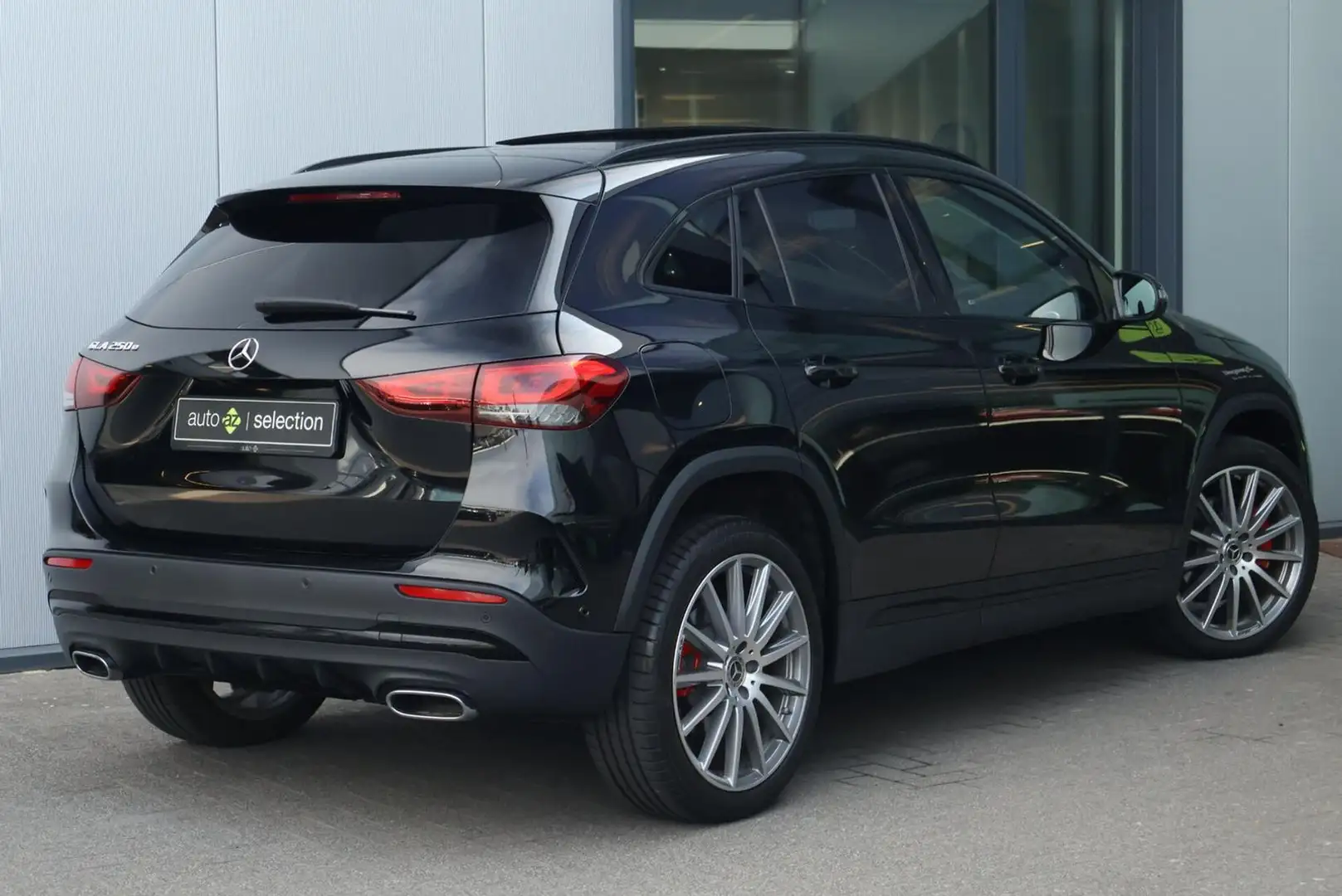 Mercedes-Benz GLA 250 e AMG Line Schwarz - 2
