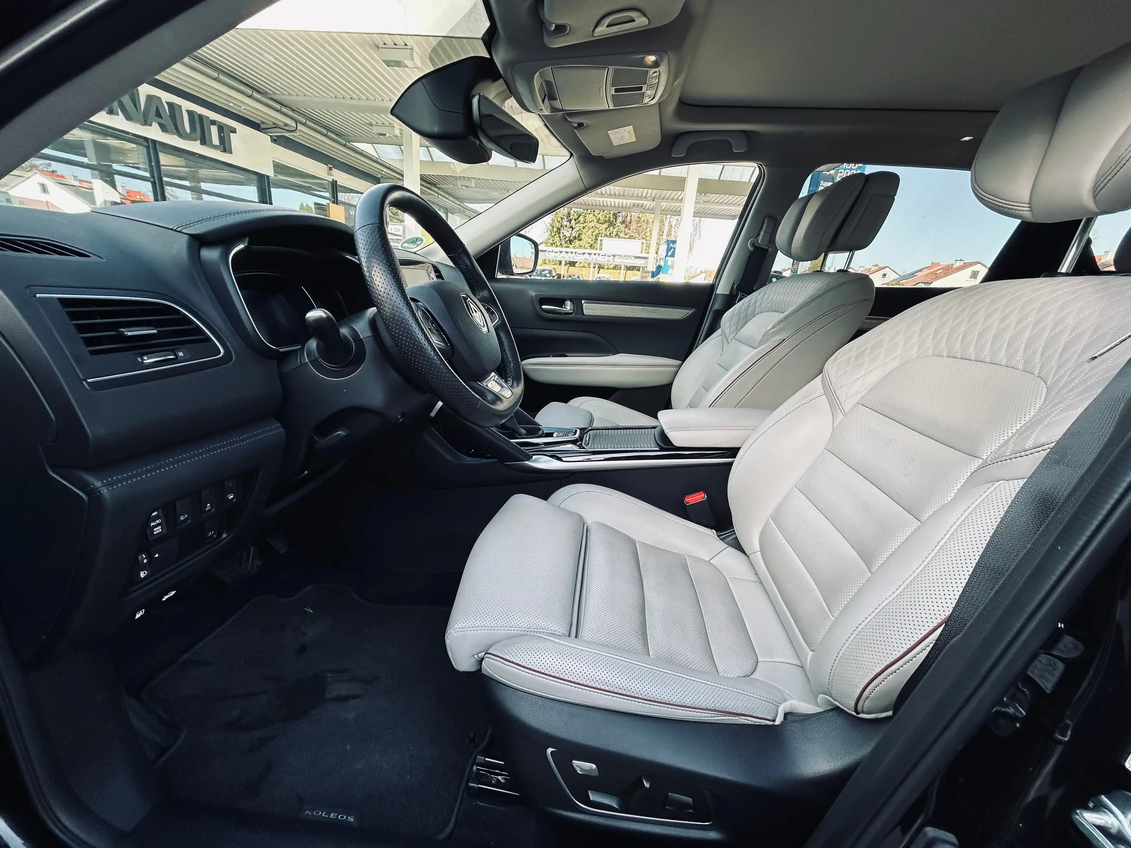 Renault Koleos Initiale Paris 4x4 — photo 9