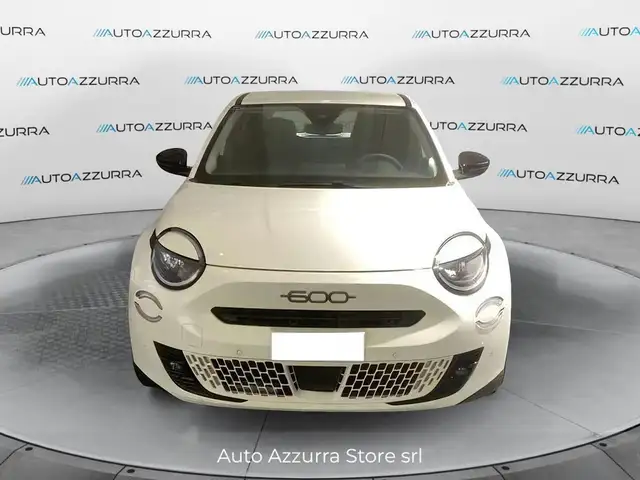 Fiat 600 view 2