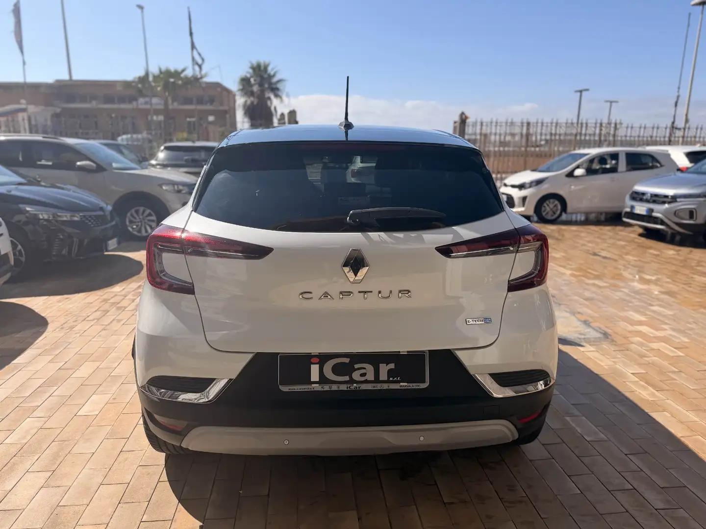 Renault Captur II 1.6 E-Tech phev Intens 160cv auto my21 - foto 3