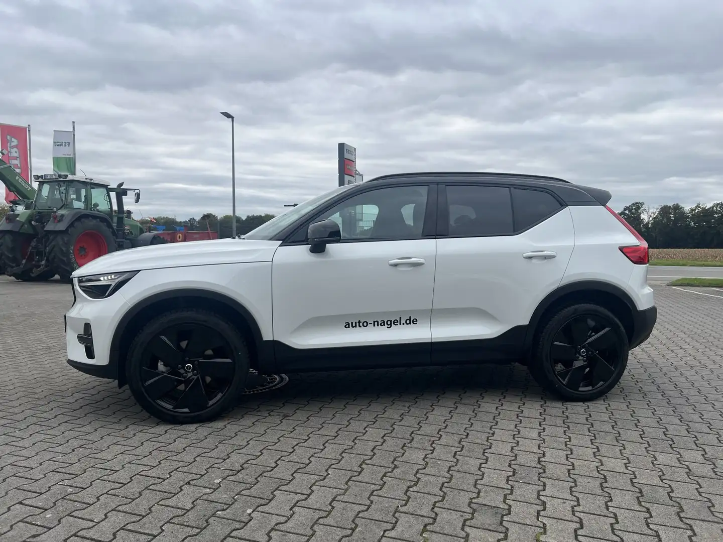 Volvo XC40 XC40 B3 Plus Black Edition |20"|HK|el.SITZ|LED Weiß - 2