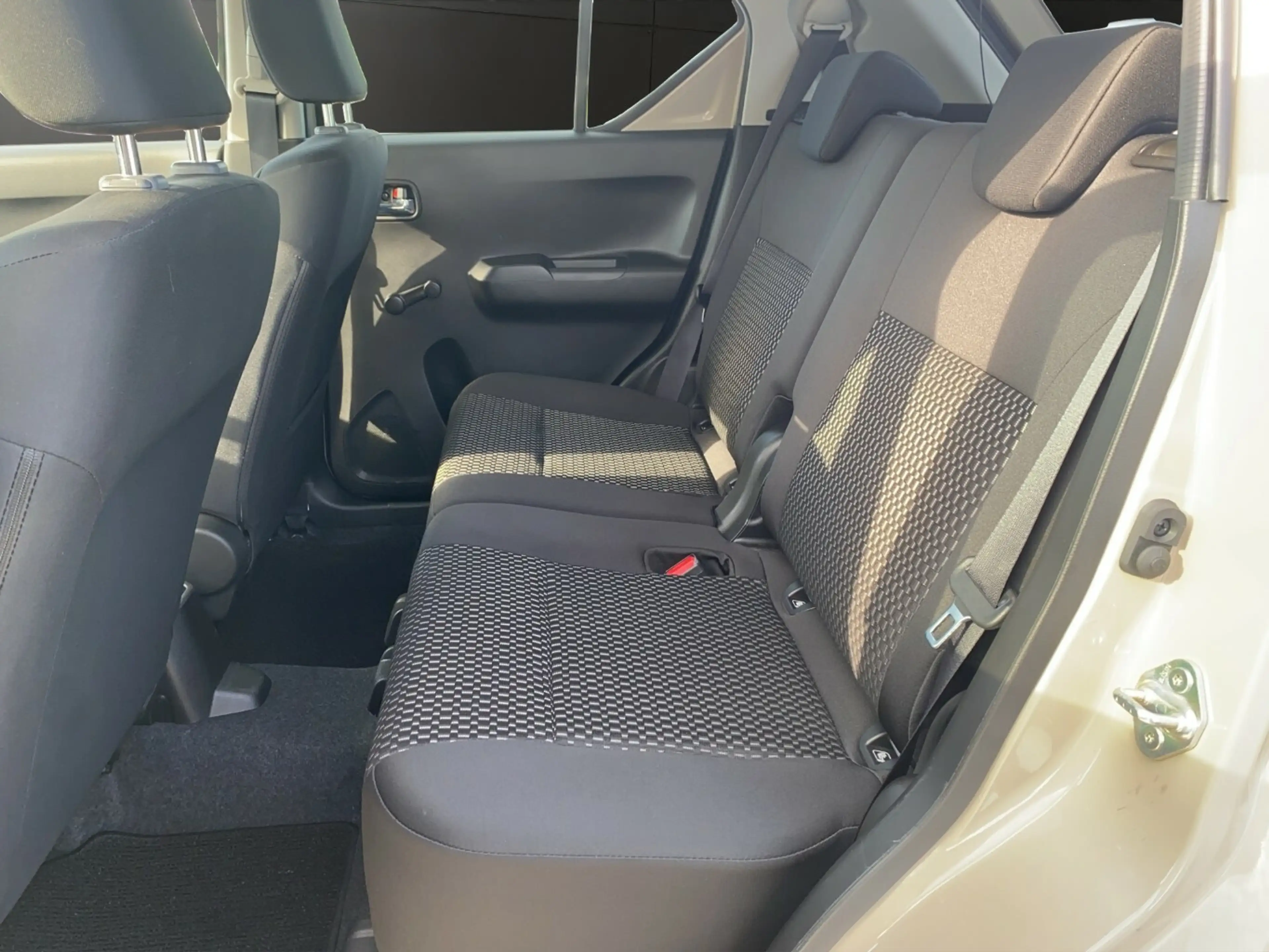 Suzuki Ignis Comfort CVT Hybrid — photo 14