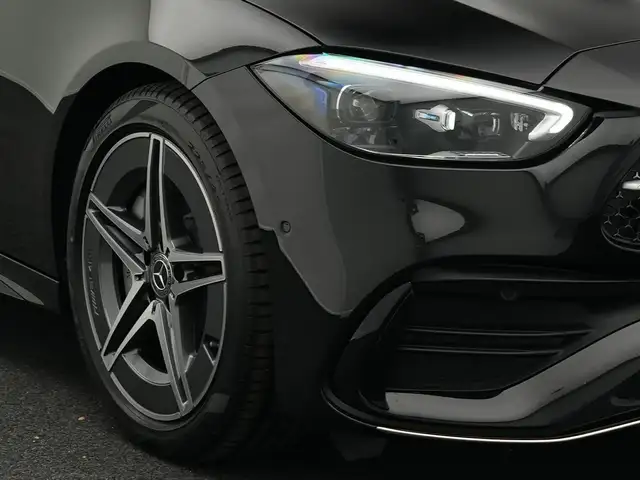 Mercedes-Benz C-Class view 9