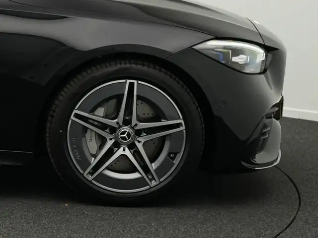 Mercedes-Benz C-Class view 8