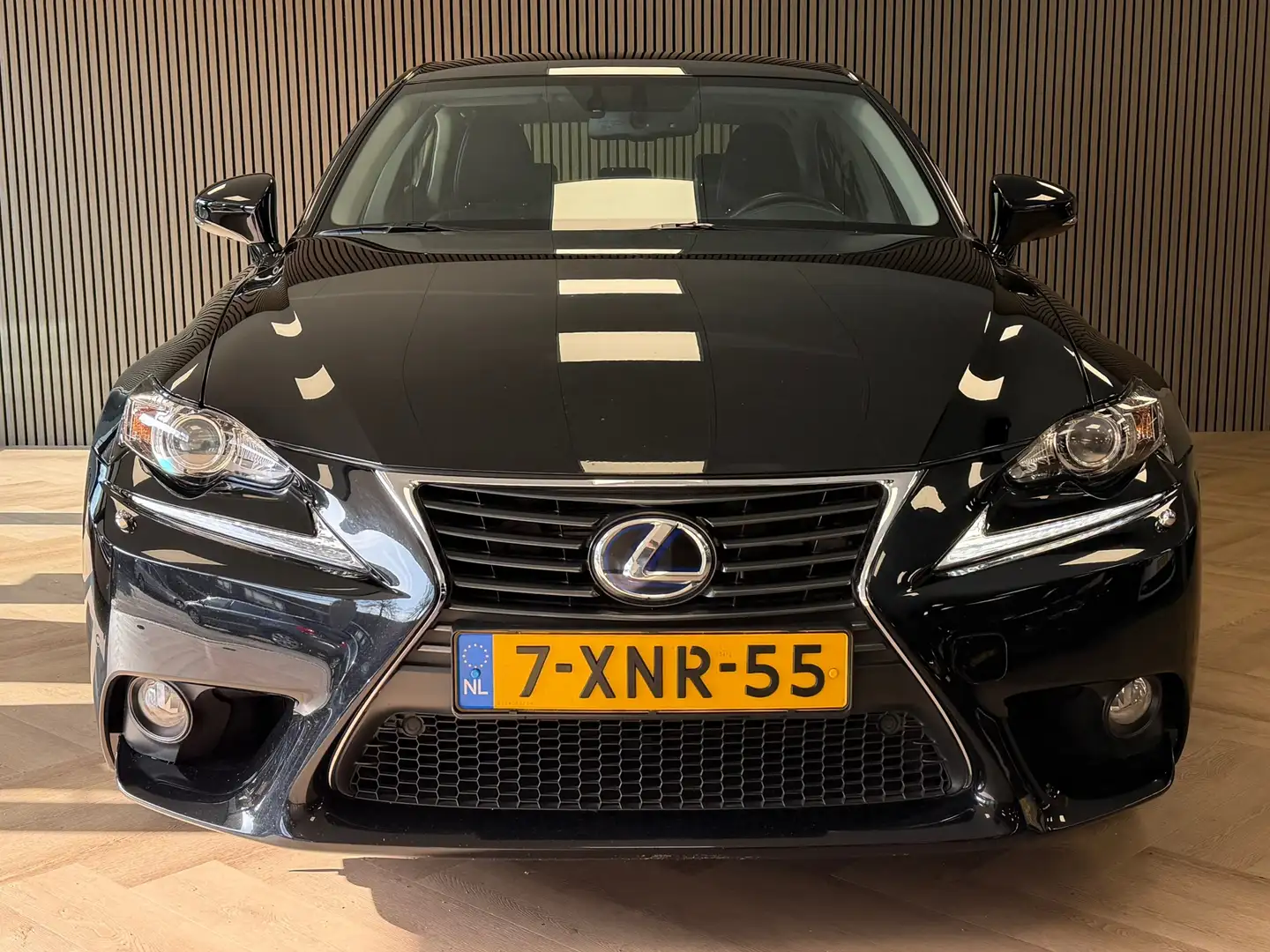 Lexus IS 300 300h Edition AUT. KEYLESS-GO NAVIGATIE PDC AIRCO Schwarz - 2