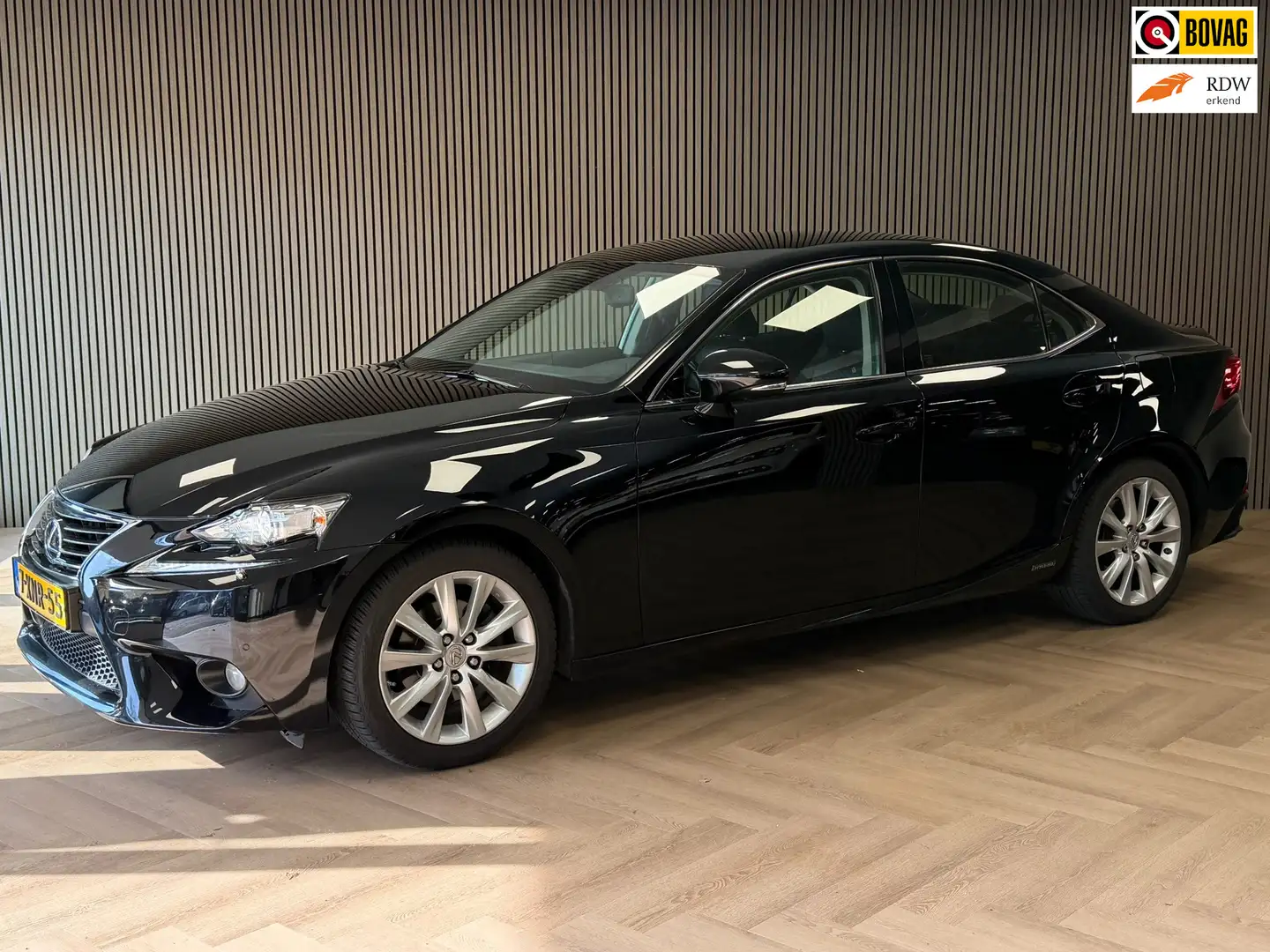 Lexus IS 300 300h Edition AUT. KEYLESS-GO NAVIGATIE PDC AIRCO Schwarz - 1