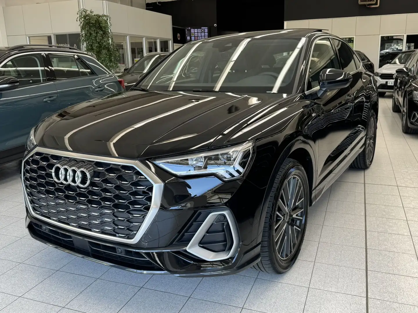 Audi Q3 35 TDI S tronic S line edition - Tetto - 19" Nero - 1