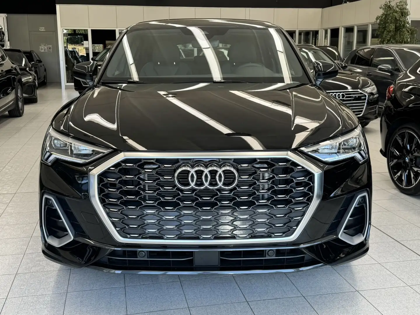 Audi Q3 35 TDI S tronic S line edition - Tetto - 19" Nero - 2